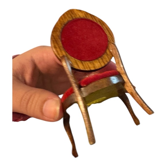 Vintage miniature Victorian-style dollhouse chair - Picture 2 of 4